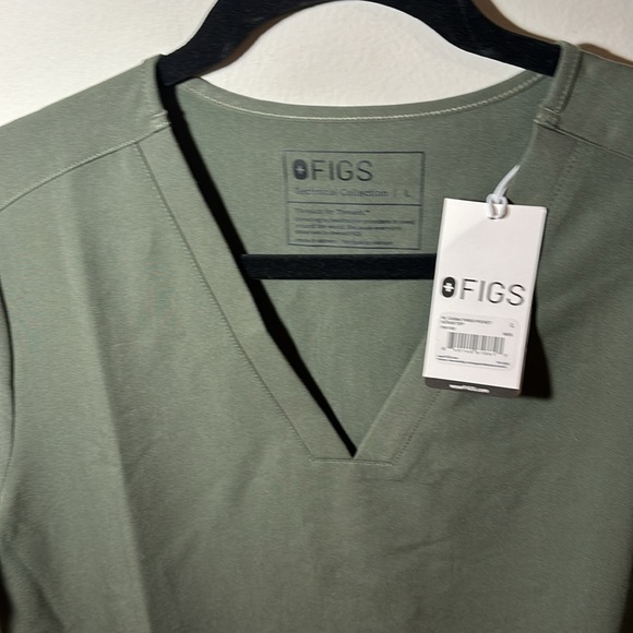 NWT Figs Scrub Top - Picture 4 of 7